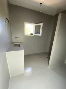 Baño con mueble en microcemento